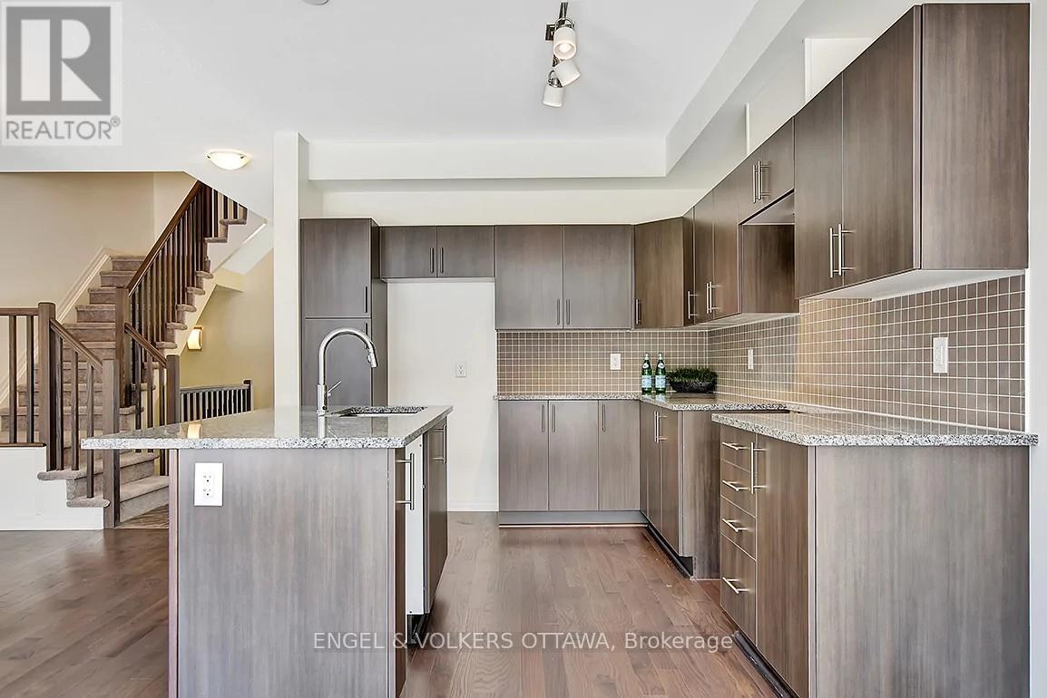 165 Overberg Way, Ottawa, Ontario  K2S 0J7 - Photo 16 - X12477881