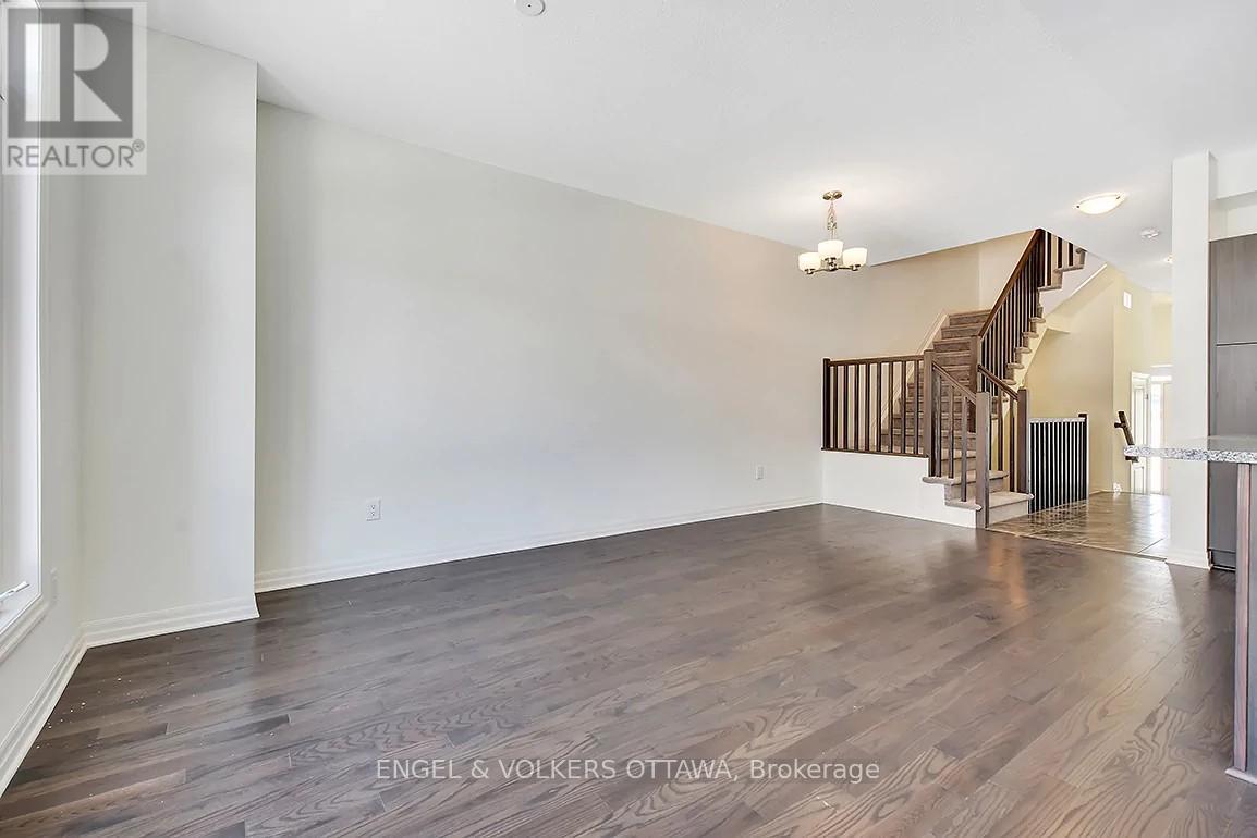 165 Overberg Way, Ottawa, Ontario  K2S 0J7 - Photo 10 - X12477881
