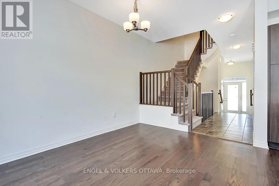 165 Overberg Way, Ottawa, Ontario  K2S 0J7 - Photo 11 - X12477881