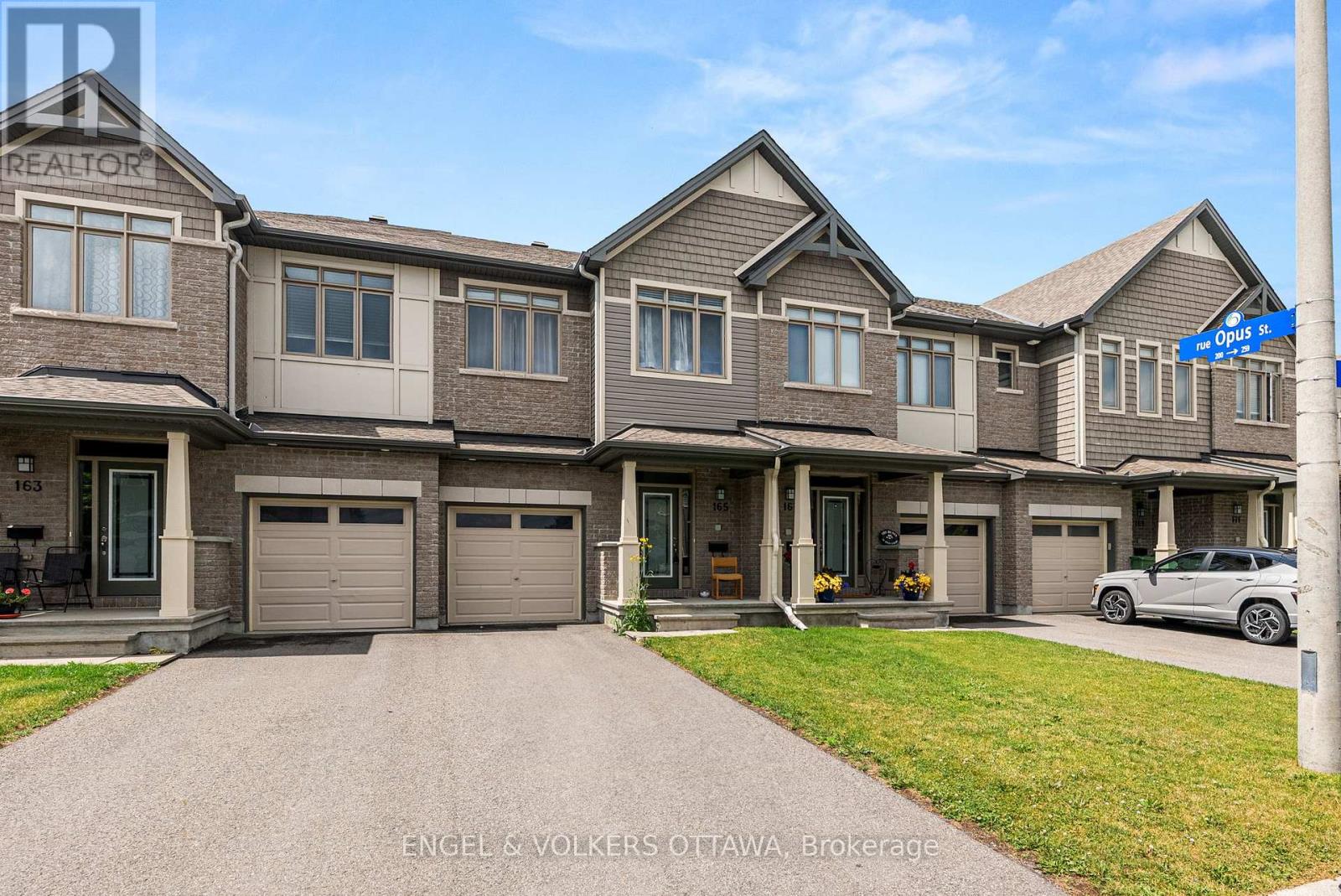 165 Overberg Way, Ottawa, Ontario  K2S 0J7 - Photo 2 - X12477881