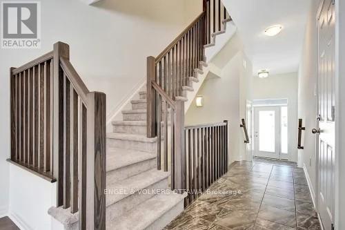 165 Overberg Way, Ottawa, Ontario  K2S 0J7 - Photo 5 - X12477881