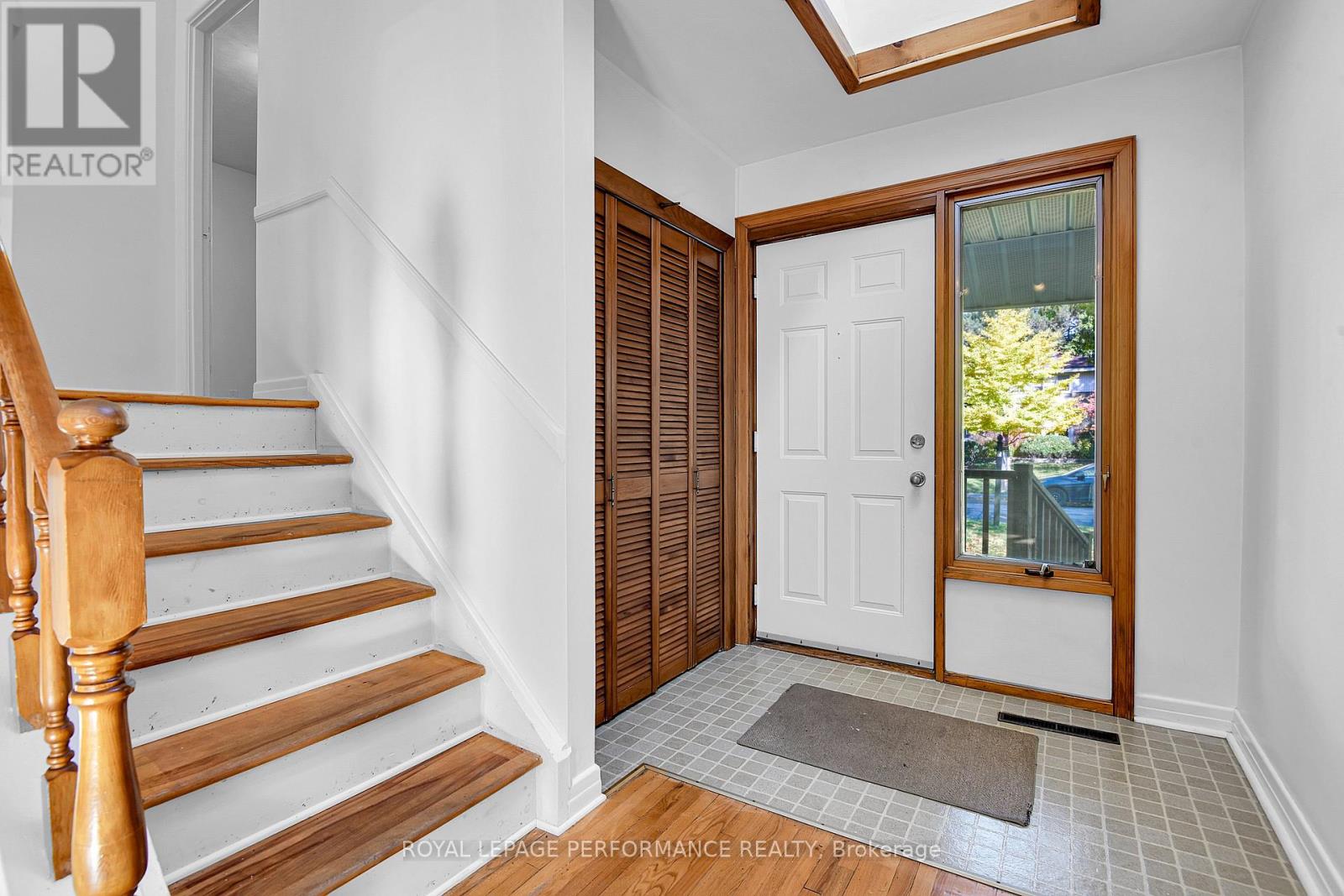 1394 Wesmar Drive, Ottawa, Ontario  K1H 7T5 - Photo 4 - X12477874