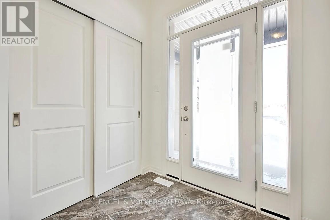 165 Overberg Way, Ottawa, Ontario  K2S 0J7 - Photo 6 - X12477881