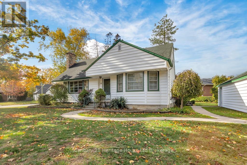 10 Parkside Drive, Tillsonburg, Ontario  N4G 3Z9 - Photo 2 - X12476006