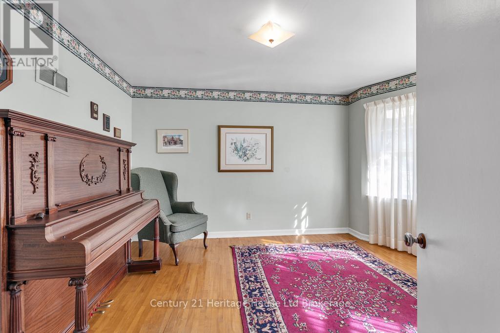 10 Parkside Drive, Tillsonburg, Ontario  N4G 3Z9 - Photo 10 - X12476006