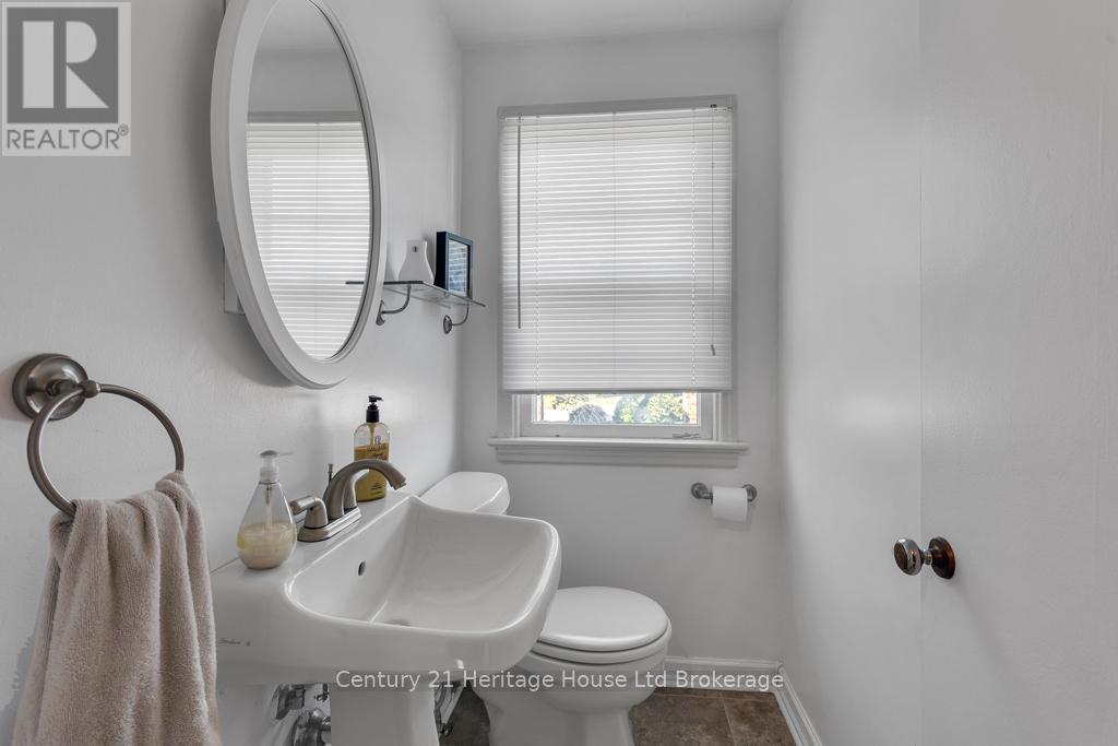 10 Parkside Drive, Tillsonburg, Ontario  N4G 3Z9 - Photo 15 - X12476006