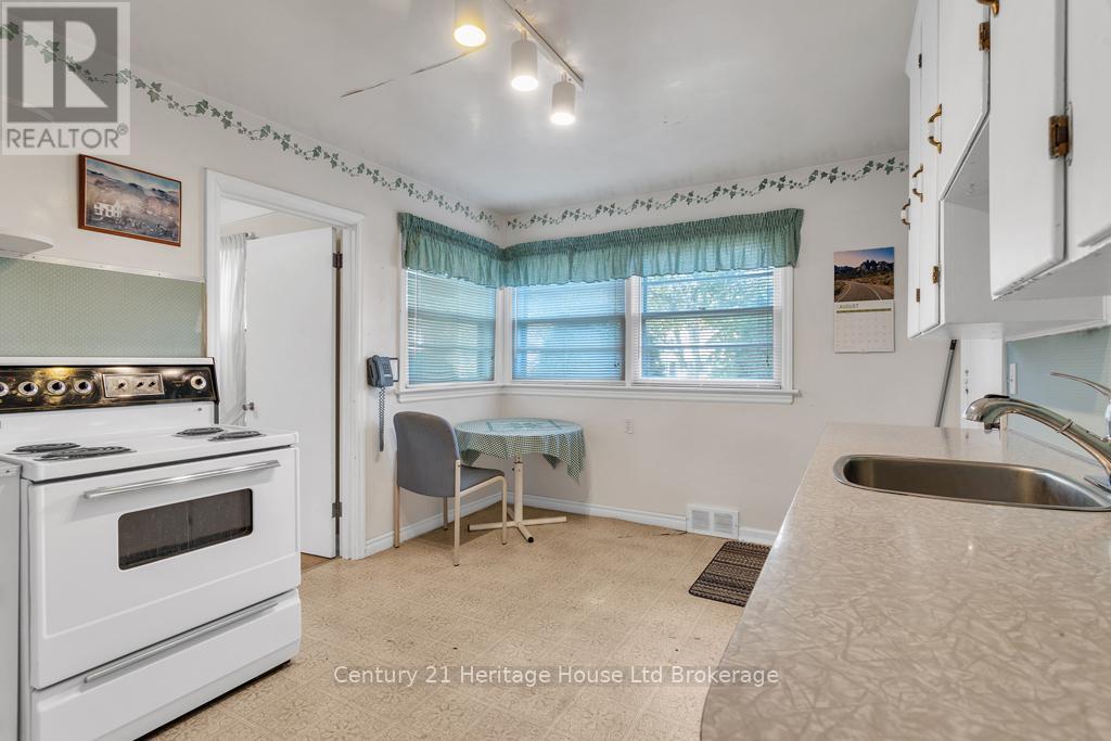 10 Parkside Drive, Tillsonburg, Ontario  N4G 3Z9 - Photo 13 - X12476006