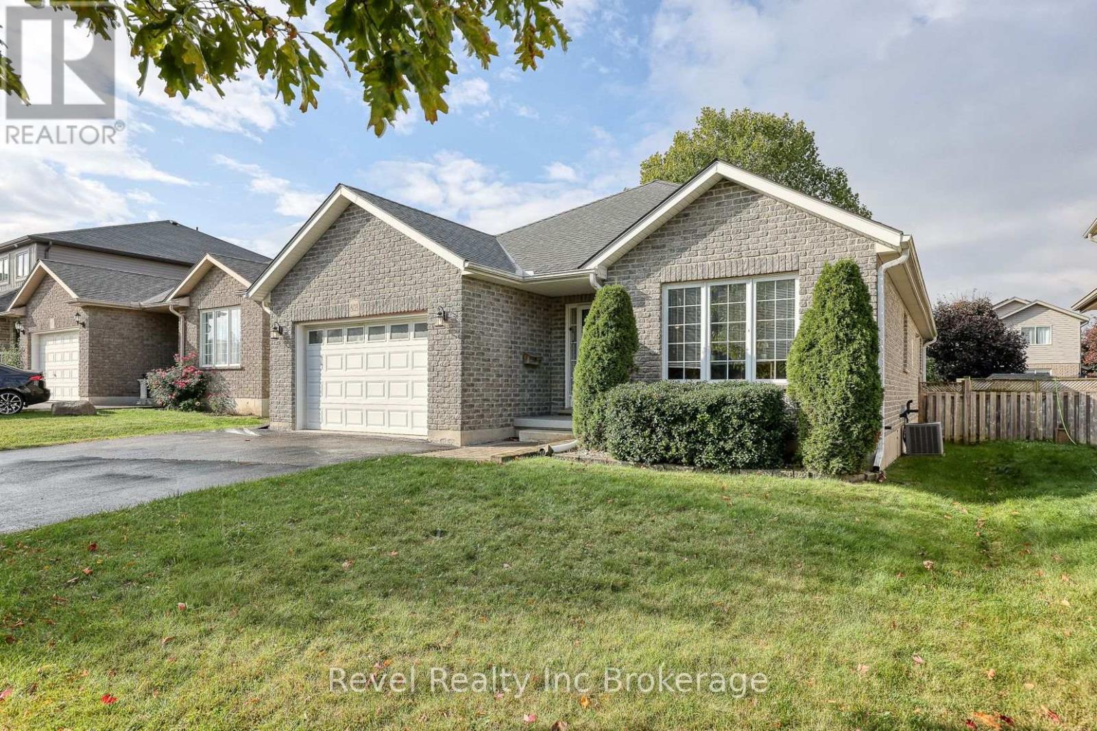803 Stonegate Drive, Woodstock, Ontario  N4V 1H6 - Photo 1 - X12476008