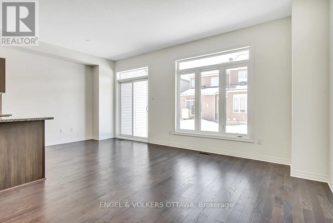 165 Overberg Way, Ottawa, Ontario  K2S 0J7 - Photo 7 - X12477881