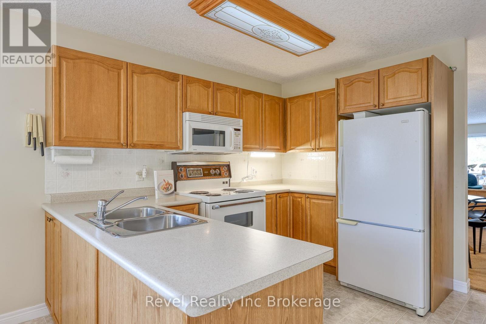 803 Stonegate Drive, Woodstock, Ontario  N4V 1H6 - Photo 17 - X12476008