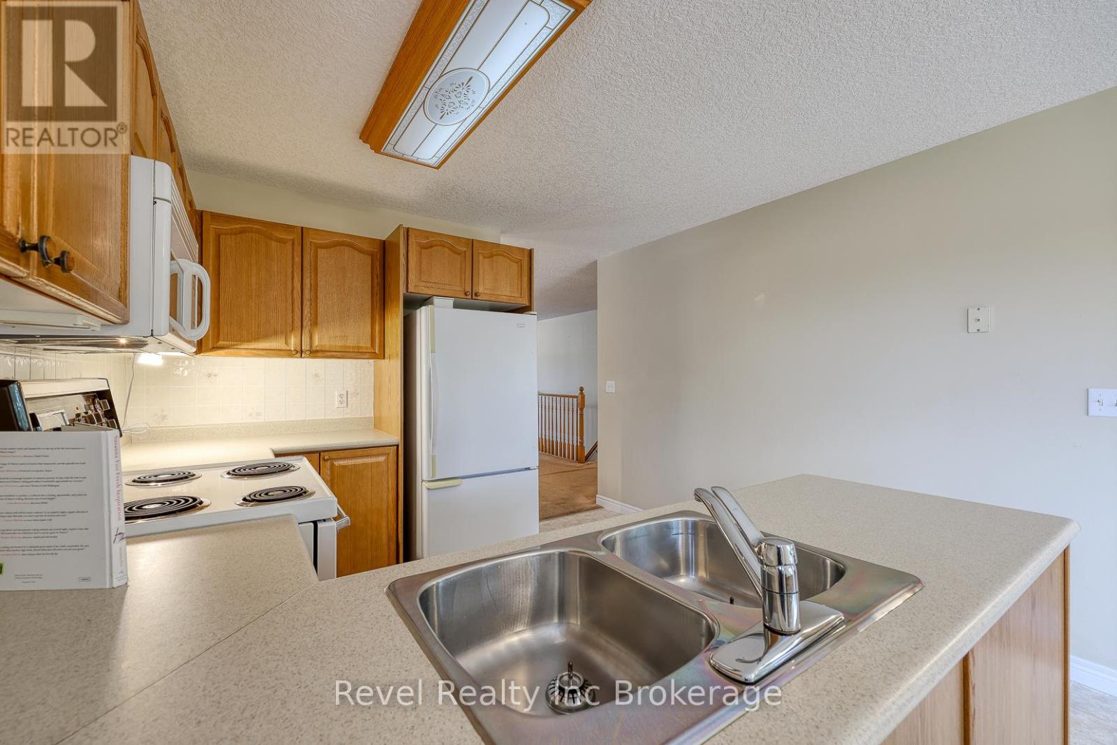 803 Stonegate Drive, Woodstock, Ontario  N4V 1H6 - Photo 19 - X12476008