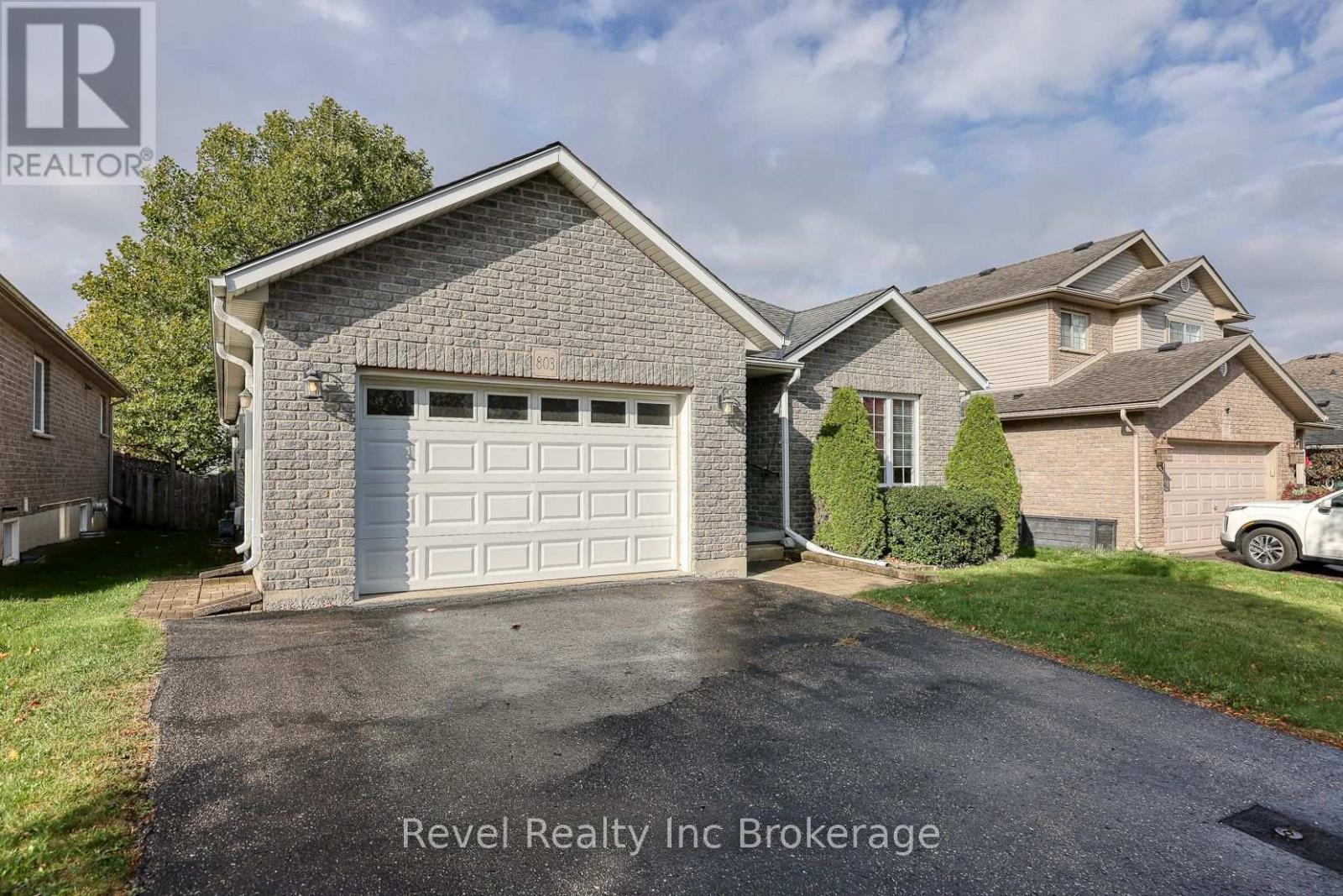 803 Stonegate Drive, Woodstock, Ontario  N4V 1H6 - Photo 3 - X12476008