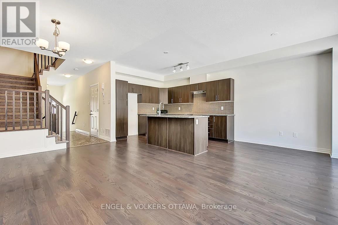 165 Overberg Way, Ottawa, Ontario  K2S 0J7 - Photo 8 - X12477881