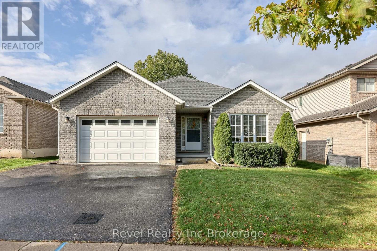 803 Stonegate Drive, Woodstock, Ontario  N4V 1H6 - Photo 2 - X12476008