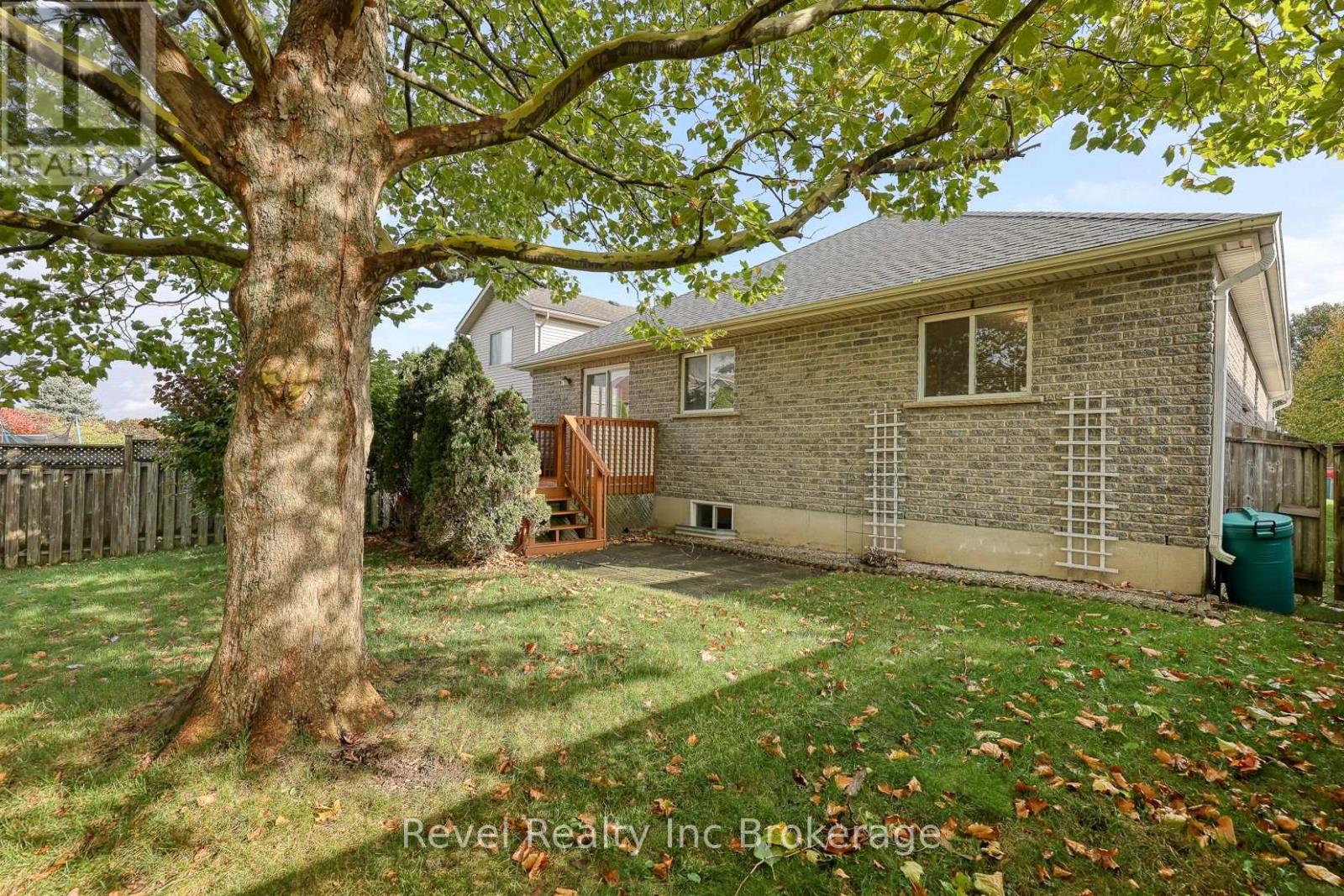 803 Stonegate Drive, Woodstock, Ontario  N4V 1H6 - Photo 34 - X12476008