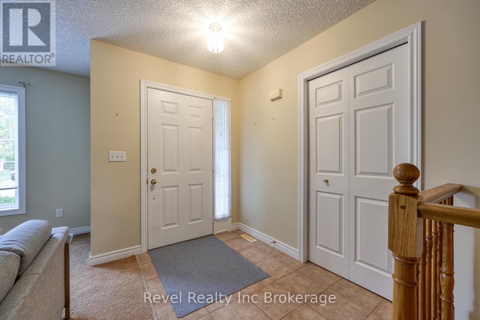 803 Stonegate Drive, Woodstock, Ontario  N4V 1H6 - Photo 9 - X12476008