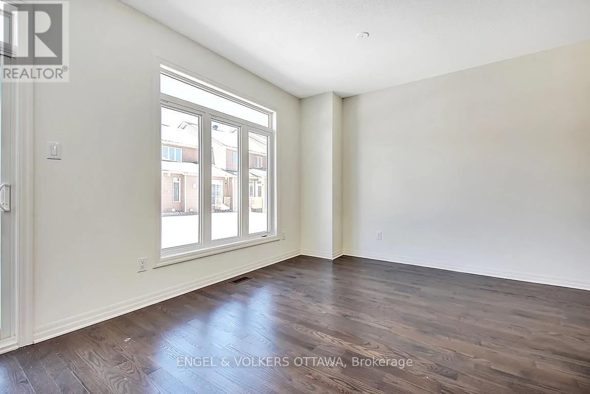 165 Overberg Way, Ottawa, Ontario  K2S 0J7 - Photo 9 - X12477881
