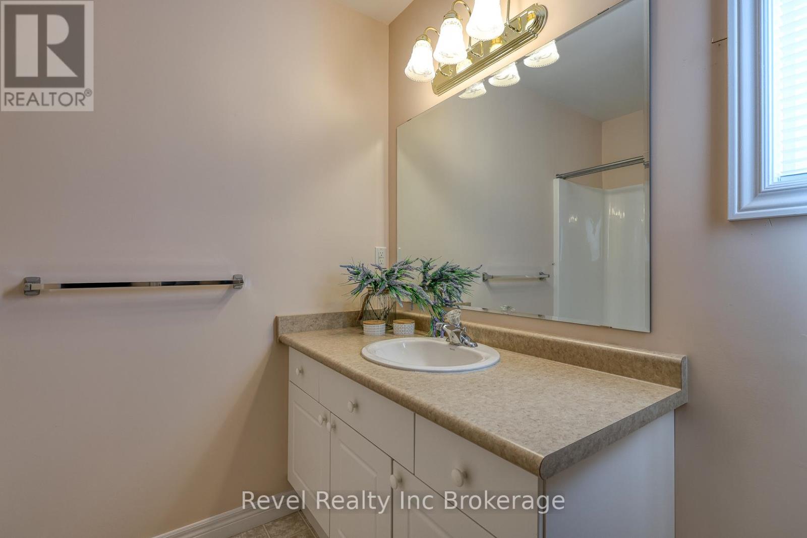 803 Stonegate Drive, Woodstock, Ontario  N4V 1H6 - Photo 29 - X12476008
