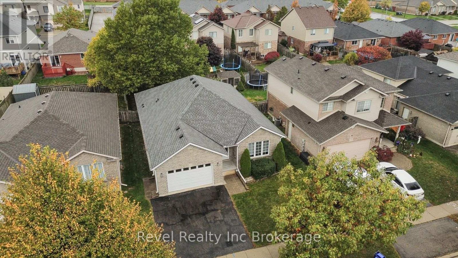803 Stonegate Drive, Woodstock, Ontario  N4V 1H6 - Photo 4 - X12476008