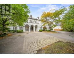180 SANDRINGHAM DRIVE, Toronto, Ontario