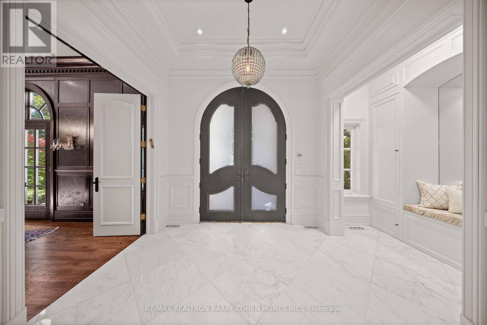 180 Sandringham Drive, Toronto, Ontario  M3H 1E3 - Photo 4 - C12476043