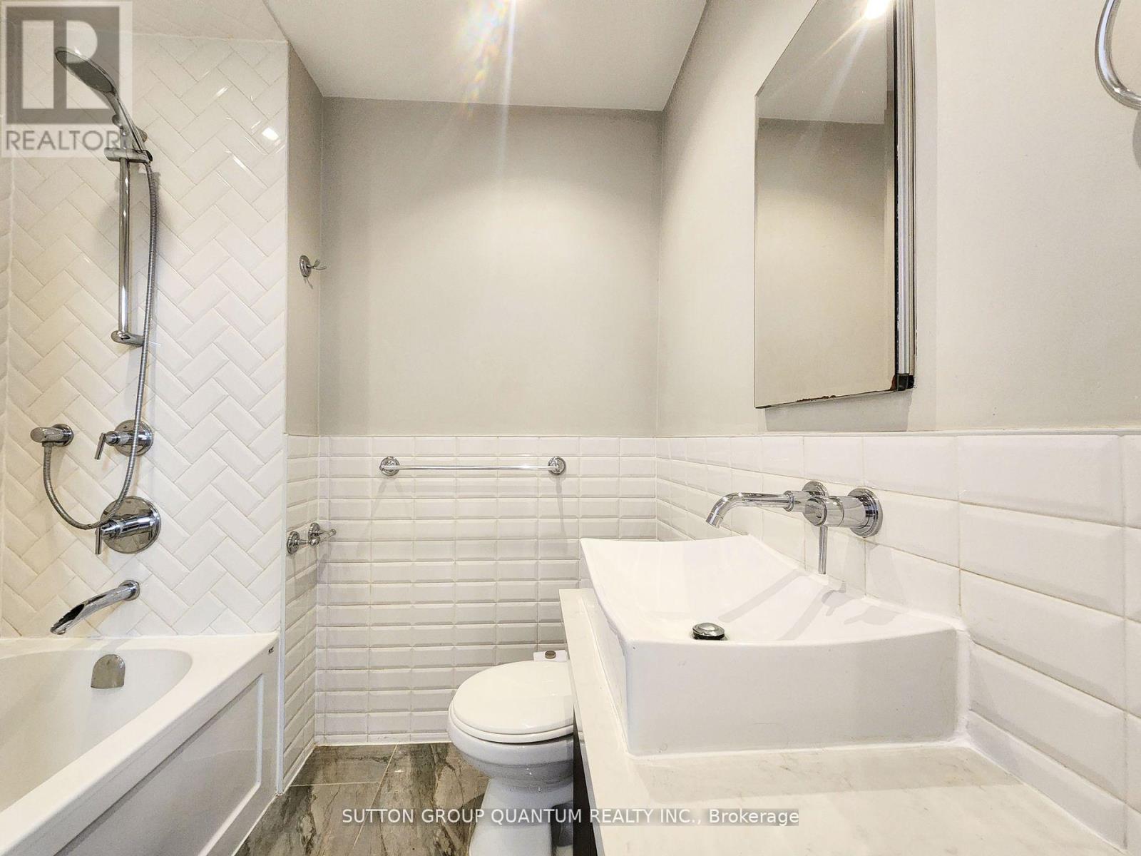 Upper - 291 Roncesvalles Avenue, Toronto, Ontario  M6R 2M3 - Photo 10 - W12472910