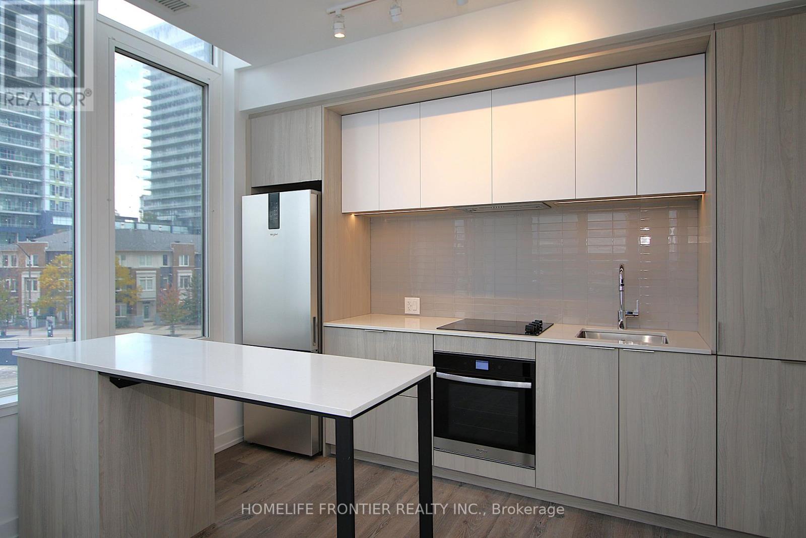 202 - 395 Square One Drive, Mississauga, Ontario  L5B 0P6 - Photo 3 - W12473406