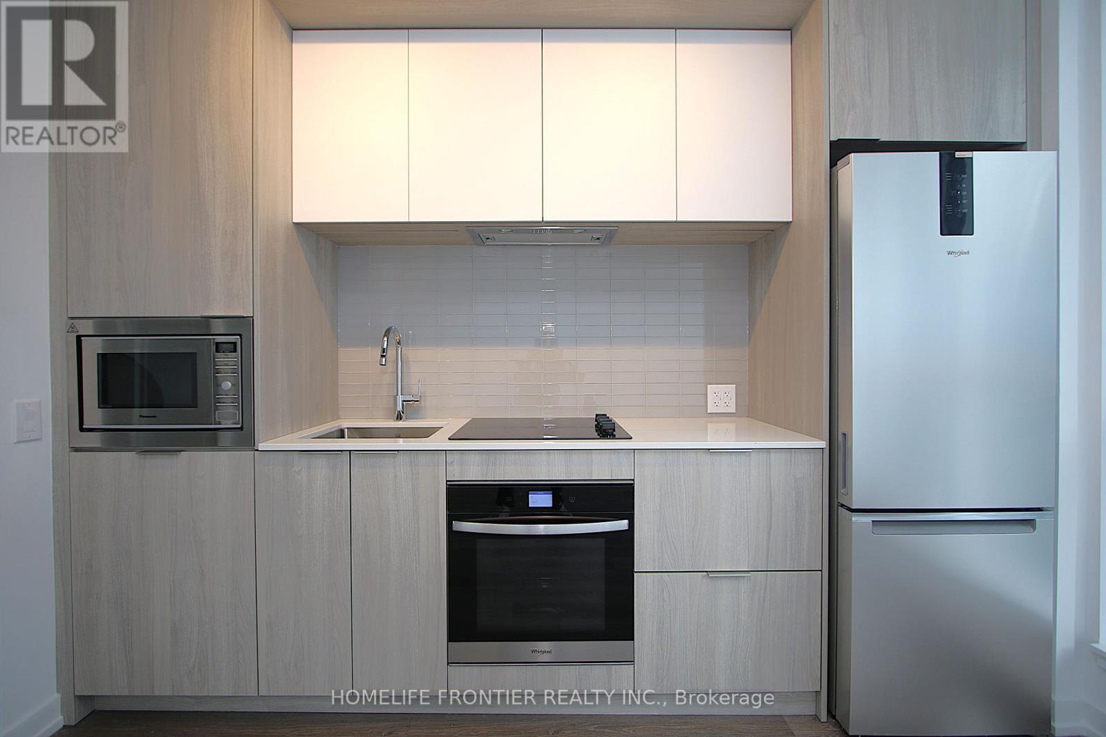 405 - 395 Square One Drive, Mississauga, Ontario  L5B 0P6 - Photo 4 - W12473467