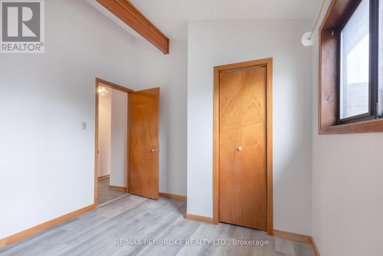 9 Peter Street, Laurentian Hills, Ontario  K0J 1J0 - Photo 17 - X12476026