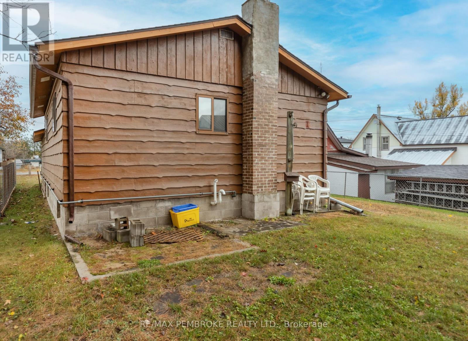9 Peter Street, Laurentian Hills, Ontario  K0J 1J0 - Photo 29 - X12476026