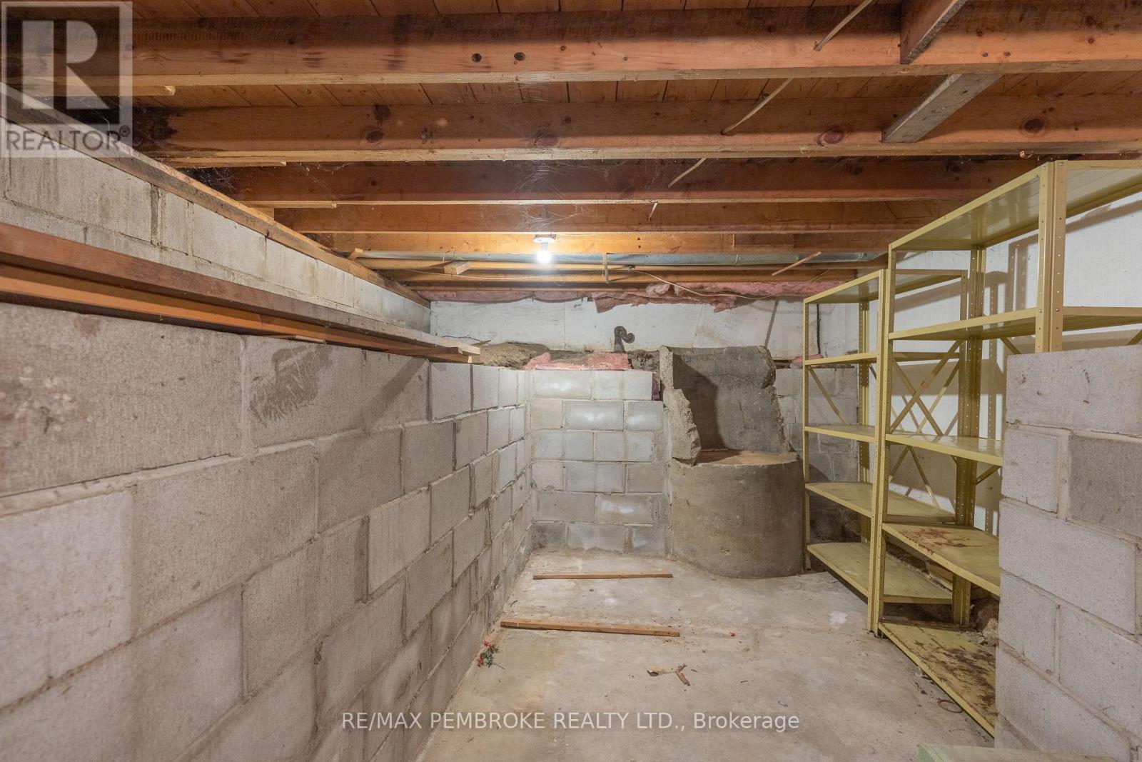9 Peter Street, Laurentian Hills, Ontario  K0J 1J0 - Photo 27 - X12476026