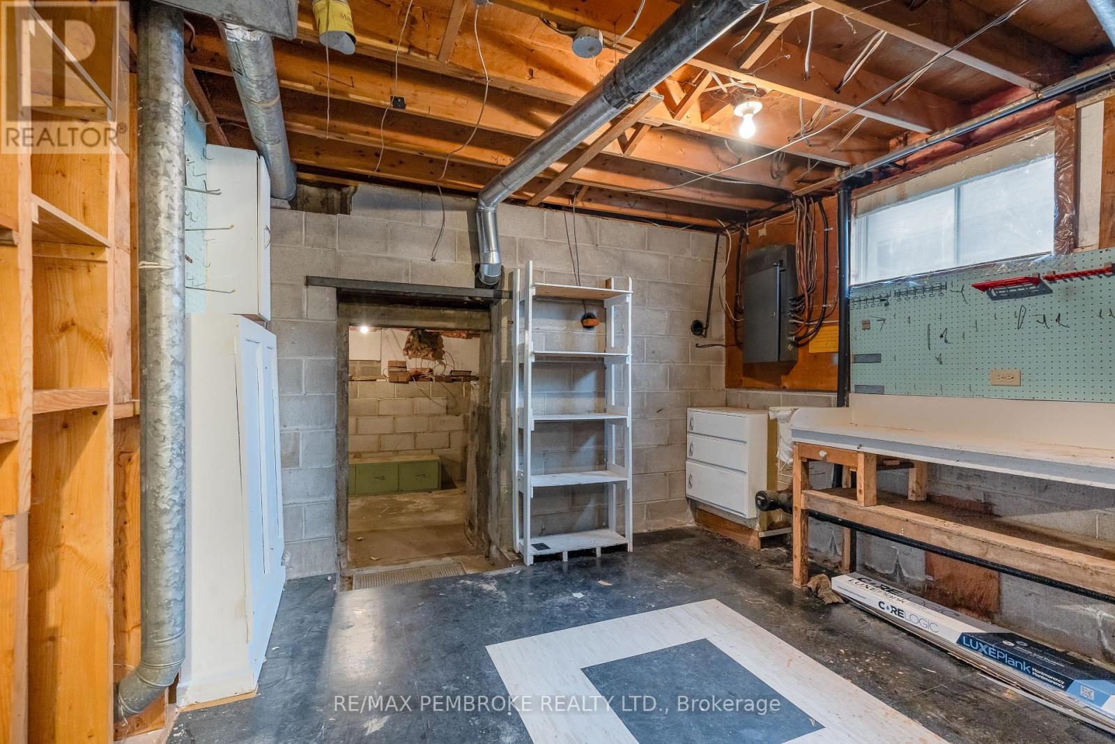 9 Peter Street, Laurentian Hills, Ontario  K0J 1J0 - Photo 22 - X12476026