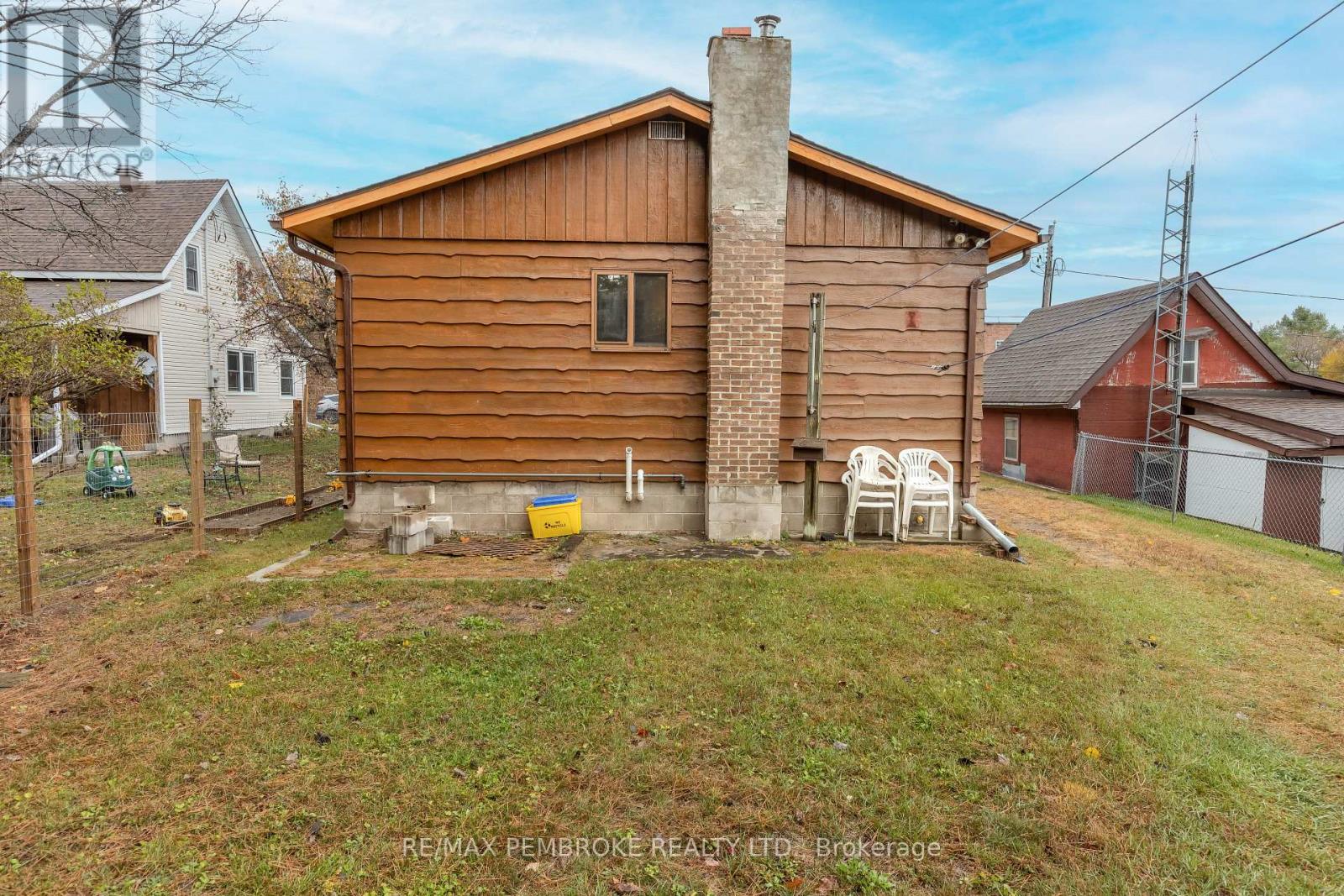 9 Peter Street, Laurentian Hills, Ontario  K0J 1J0 - Photo 28 - X12476026