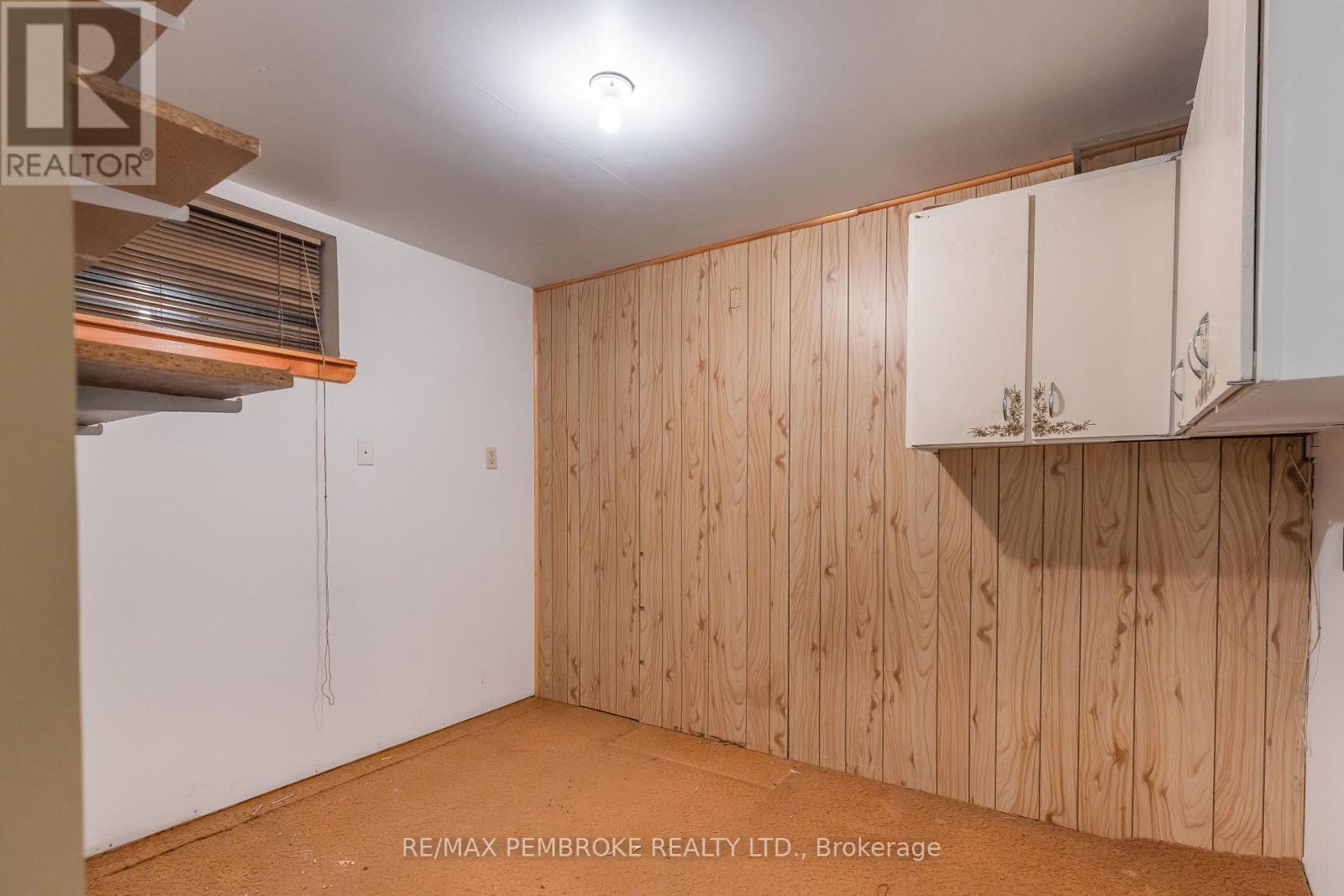 9 Peter Street, Laurentian Hills, Ontario  K0J 1J0 - Photo 21 - X12476026