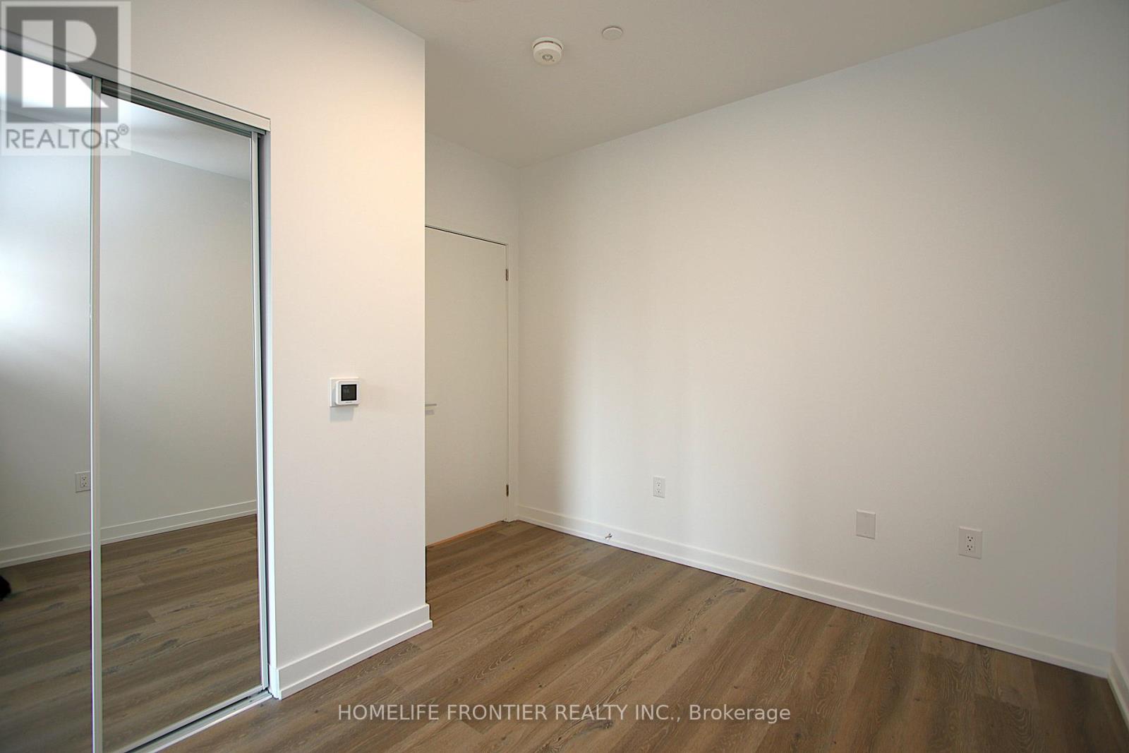405 - 395 Square One Drive, Mississauga, Ontario  L5B 0P6 - Photo 6 - W12473467