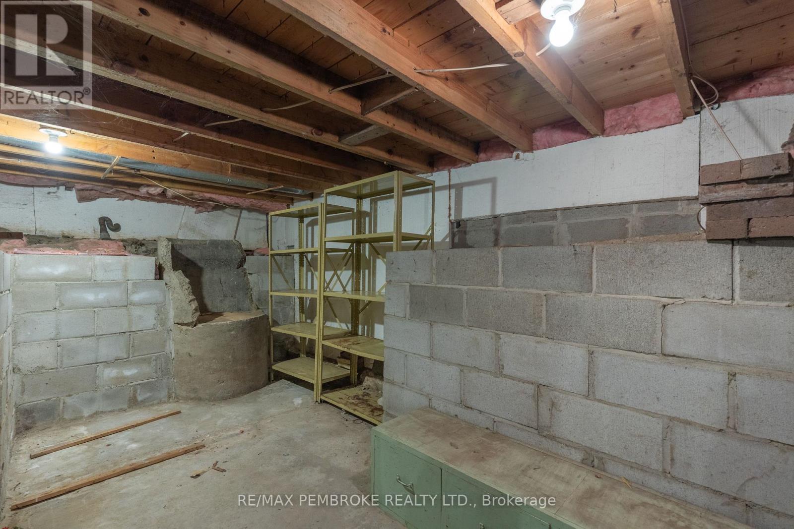 9 Peter Street, Laurentian Hills, Ontario  K0J 1J0 - Photo 24 - X12476026