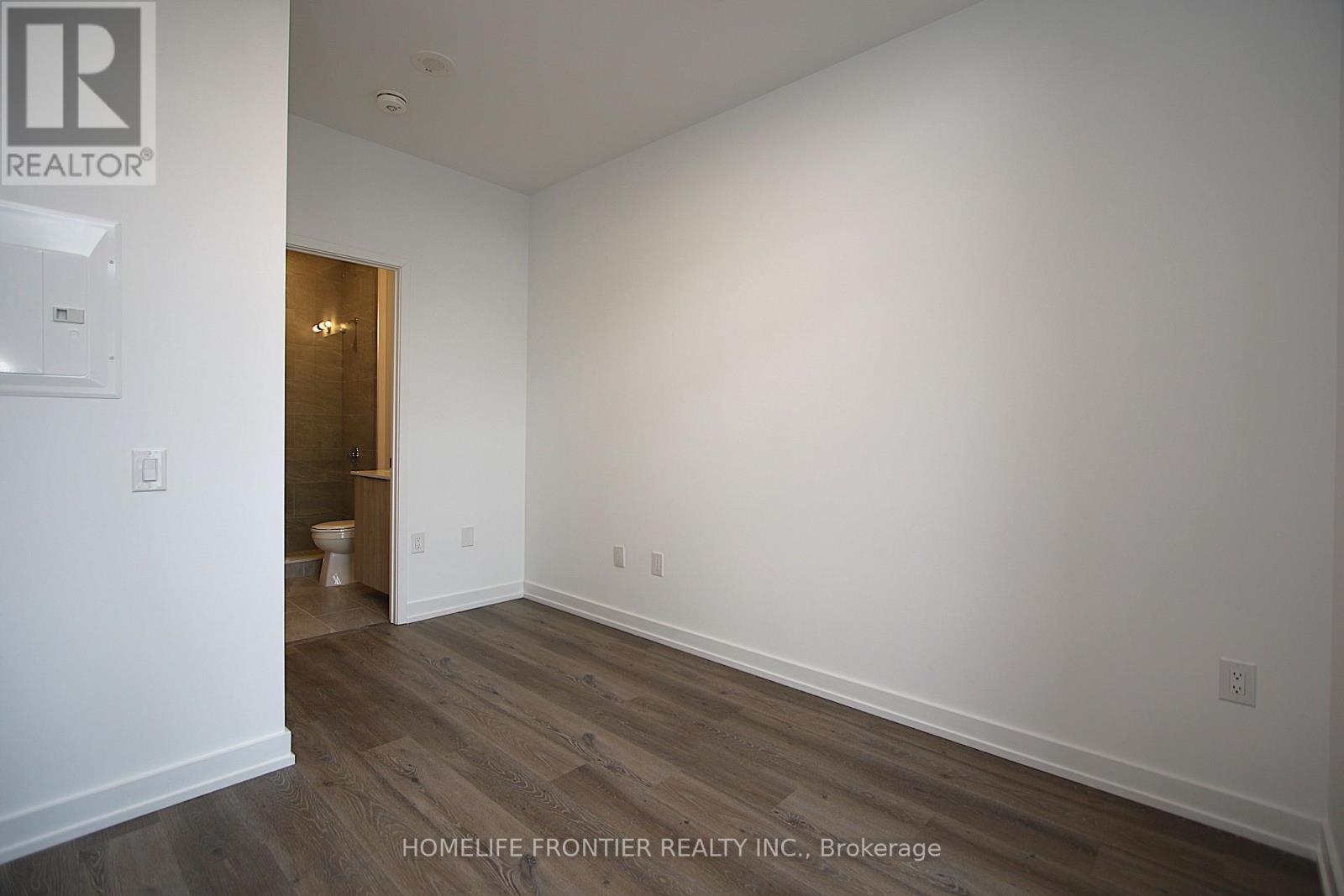 202 - 395 Square One Drive, Mississauga, Ontario  L5B 0P6 - Photo 7 - W12473406