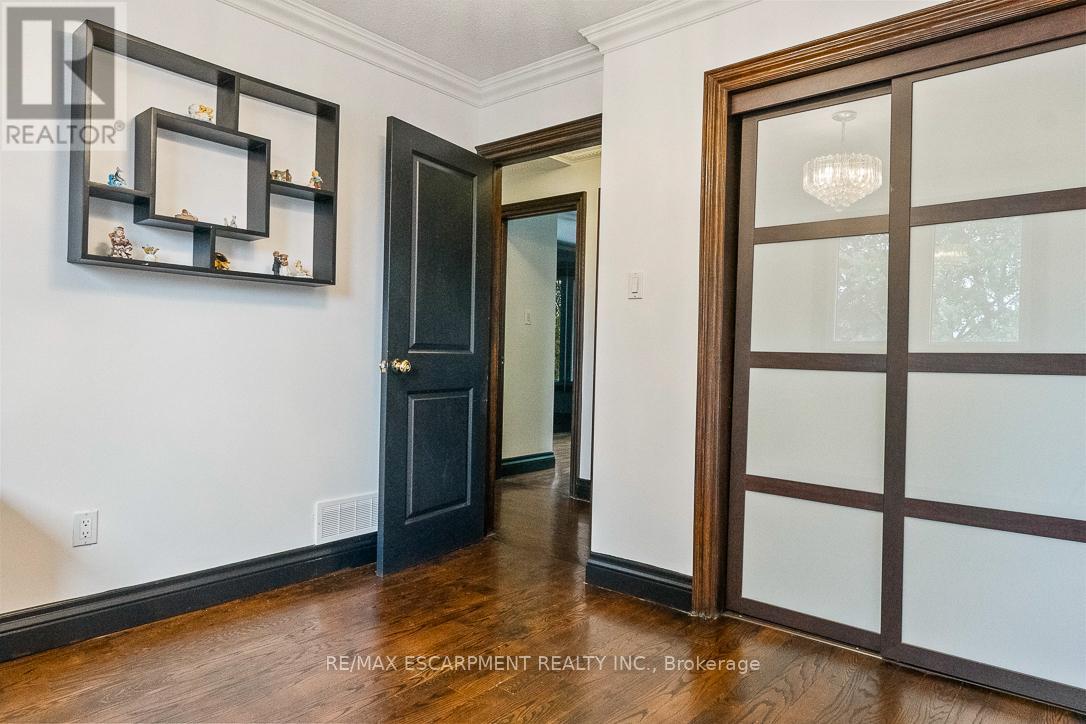 Upper - 1086 Mississauga Valley Boulevard, Mississauga, Ontario  L5A 3J4 - Photo 22 - W12474850