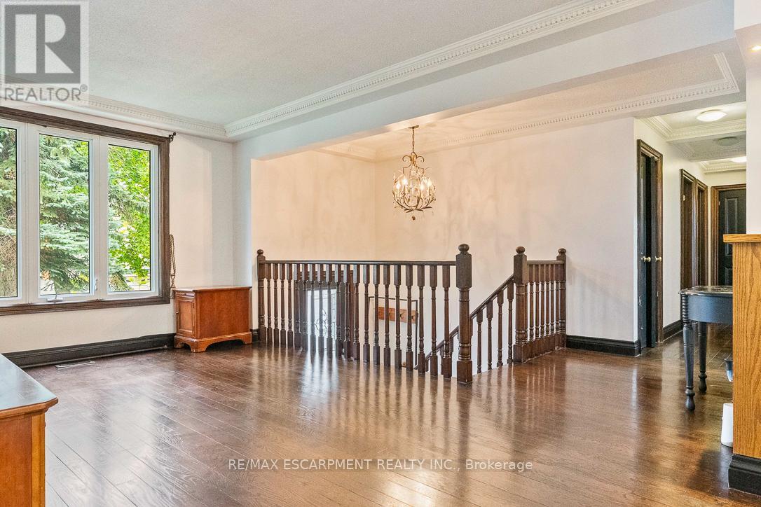Upper - 1086 Mississauga Valley Boulevard, Mississauga, Ontario  L5A 3J4 - Photo 6 - W12474850