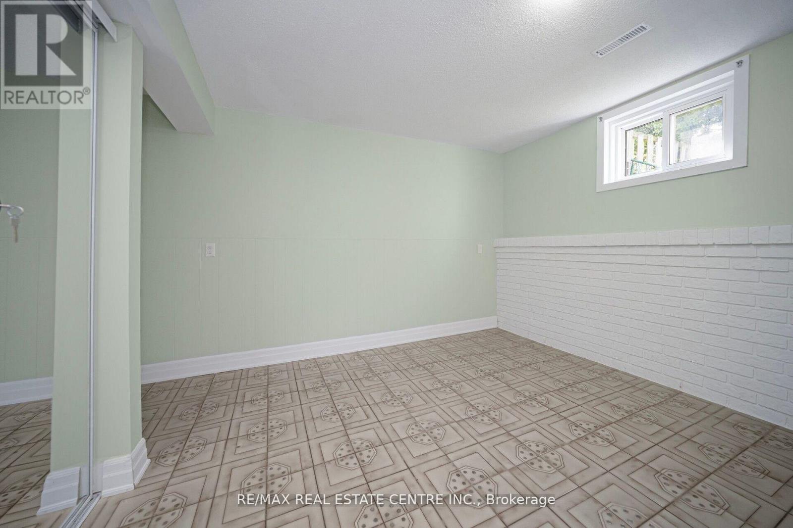 Basement - 35 Madison Street, Brampton, Ontario  L6S 3C4 - Photo 8 - W12476018
