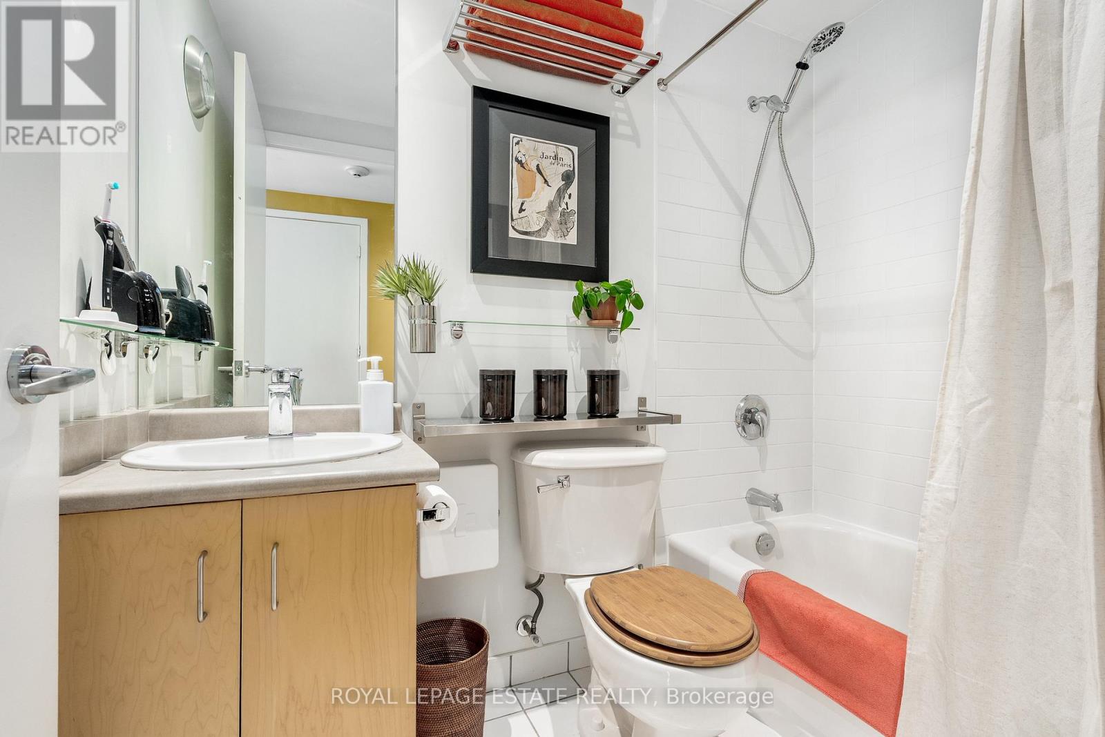 1003 - 281 Mutual Street, Toronto, Ontario  M4Y 3C4 - Photo 4 - C12476115
