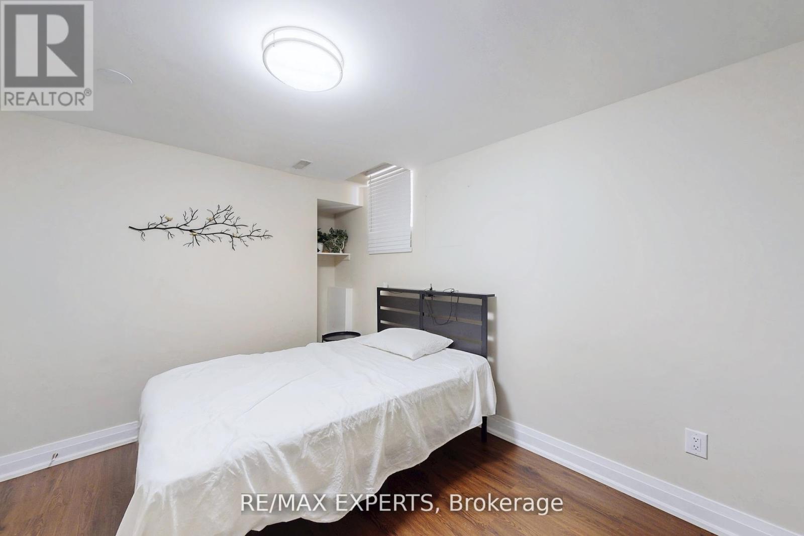 528 Fairview Road W, Mississauga, Ontario  L5B 3X1 - Photo 10 - W12476085