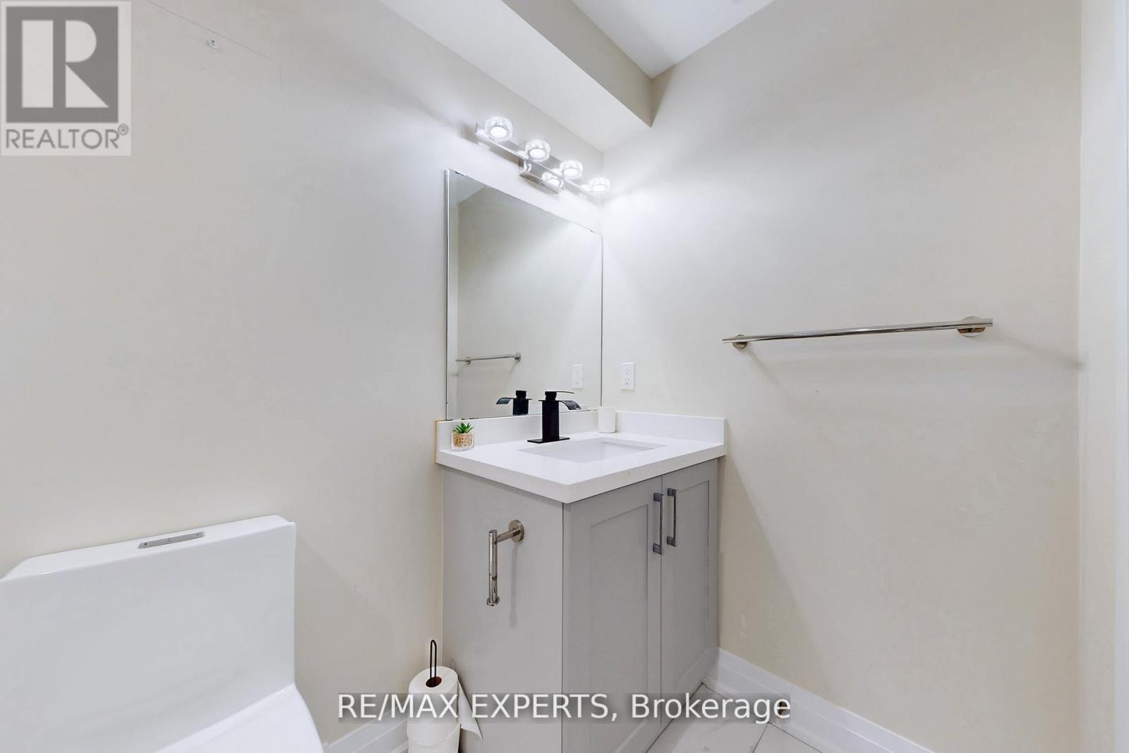528 Fairview Road W, Mississauga, Ontario  L5B 3X1 - Photo 15 - W12476085