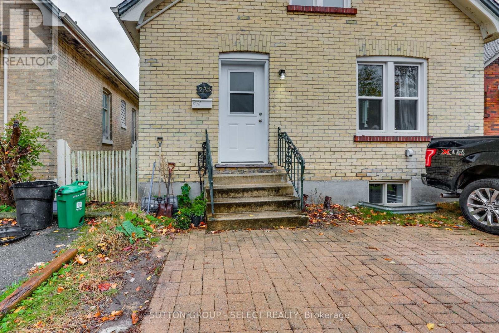 231 Raymond Avenue, London East, Ontario  N6A 2W1 - Photo 2 - X12477966