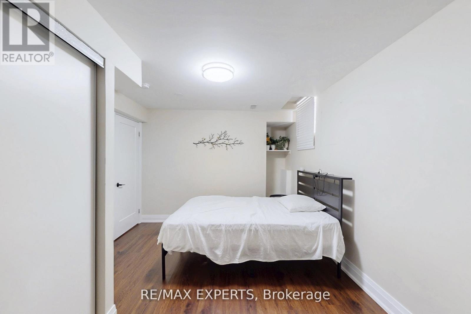 528 Fairview Road W, Mississauga, Ontario  L5B 3X1 - Photo 11 - W12476085