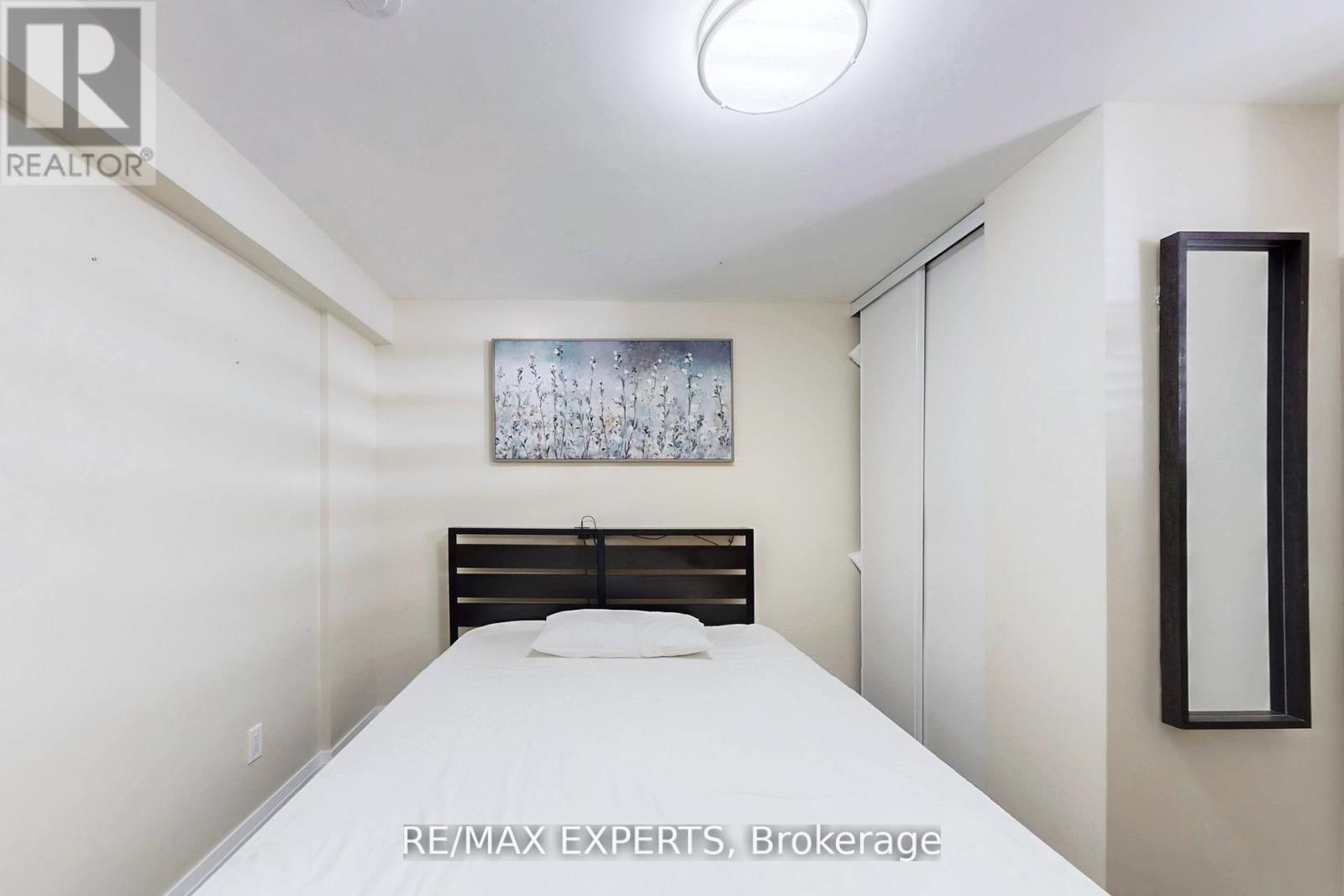 528 Fairview Road W, Mississauga, Ontario  L5B 3X1 - Photo 19 - W12476085