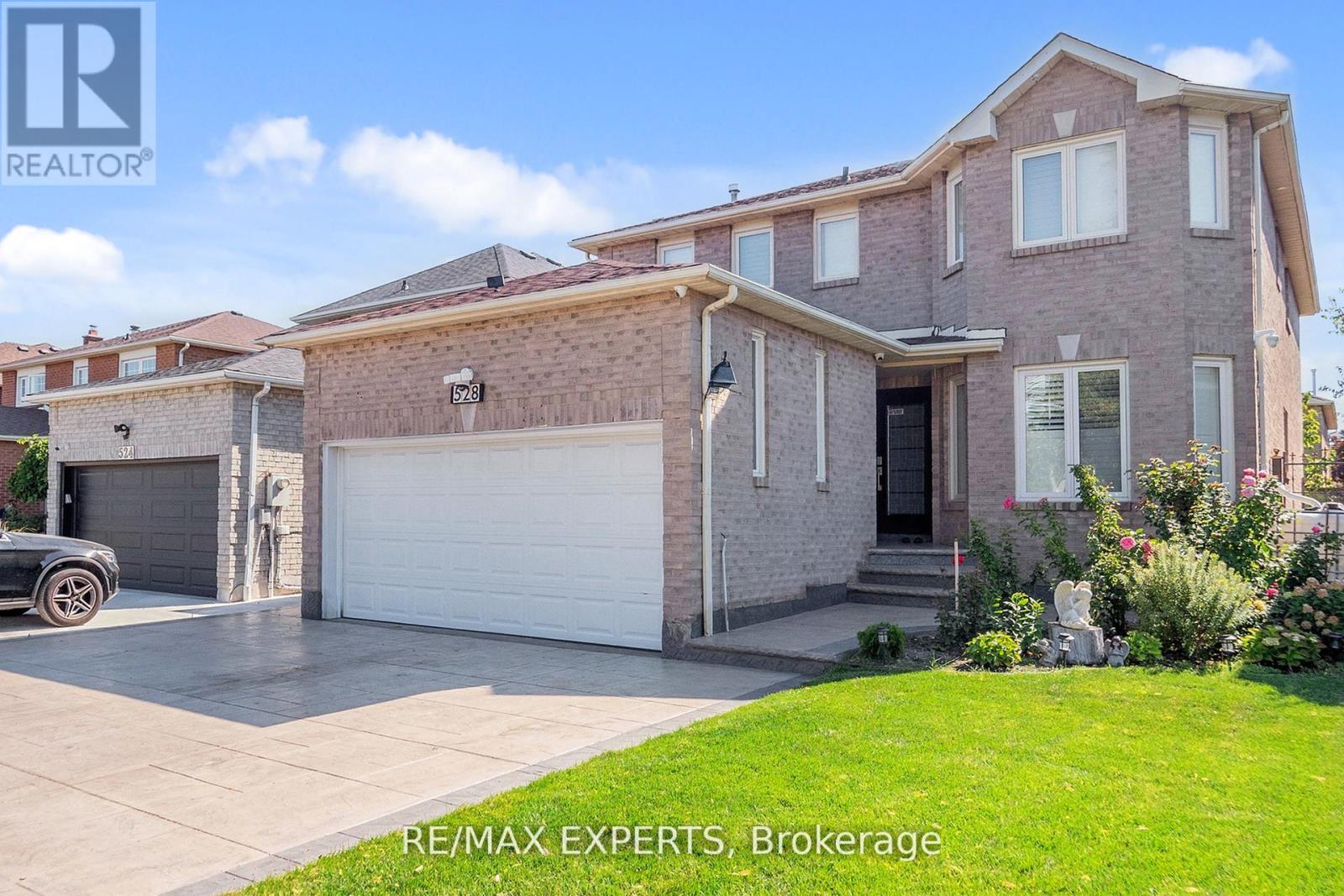 528 Fairview Road W, Mississauga, Ontario  L5B 3X1 - Photo 2 - W12476085