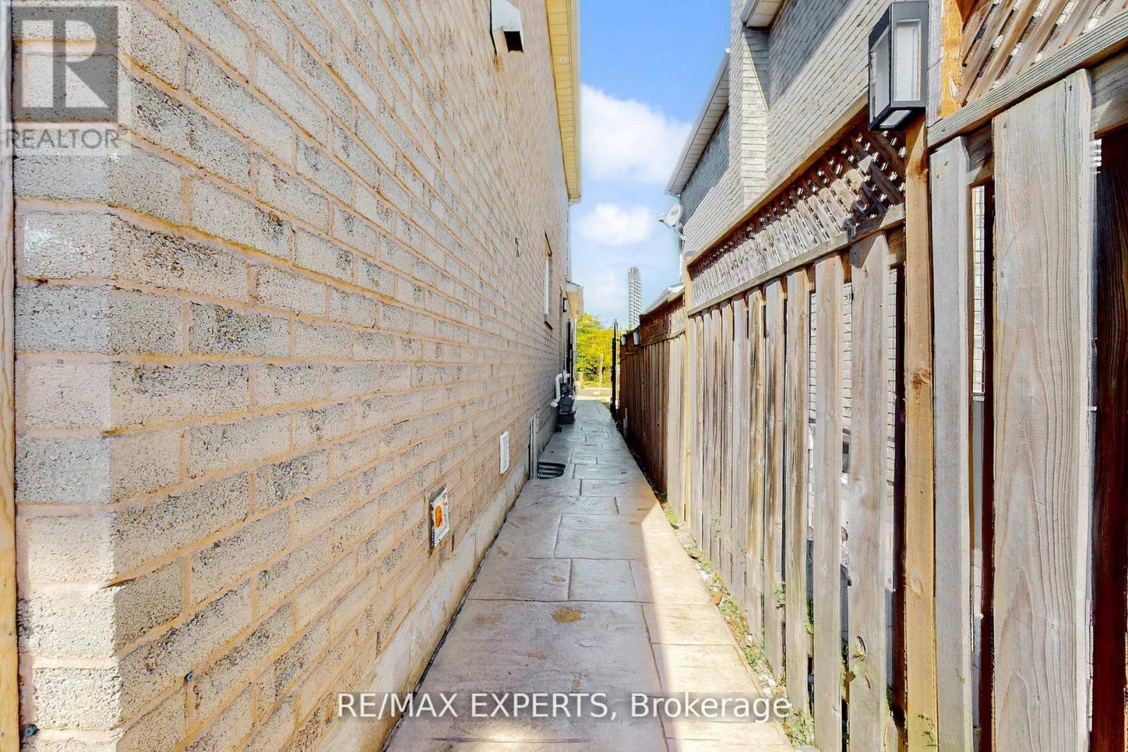 528 Fairview Road W, Mississauga, Ontario  L5B 3X1 - Photo 28 - W12476085