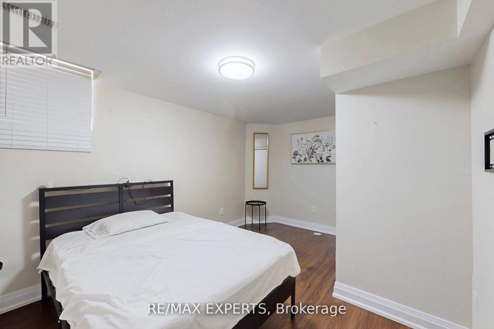 528 Fairview Road W, Mississauga, Ontario  L5B 3X1 - Photo 13 - W12476085