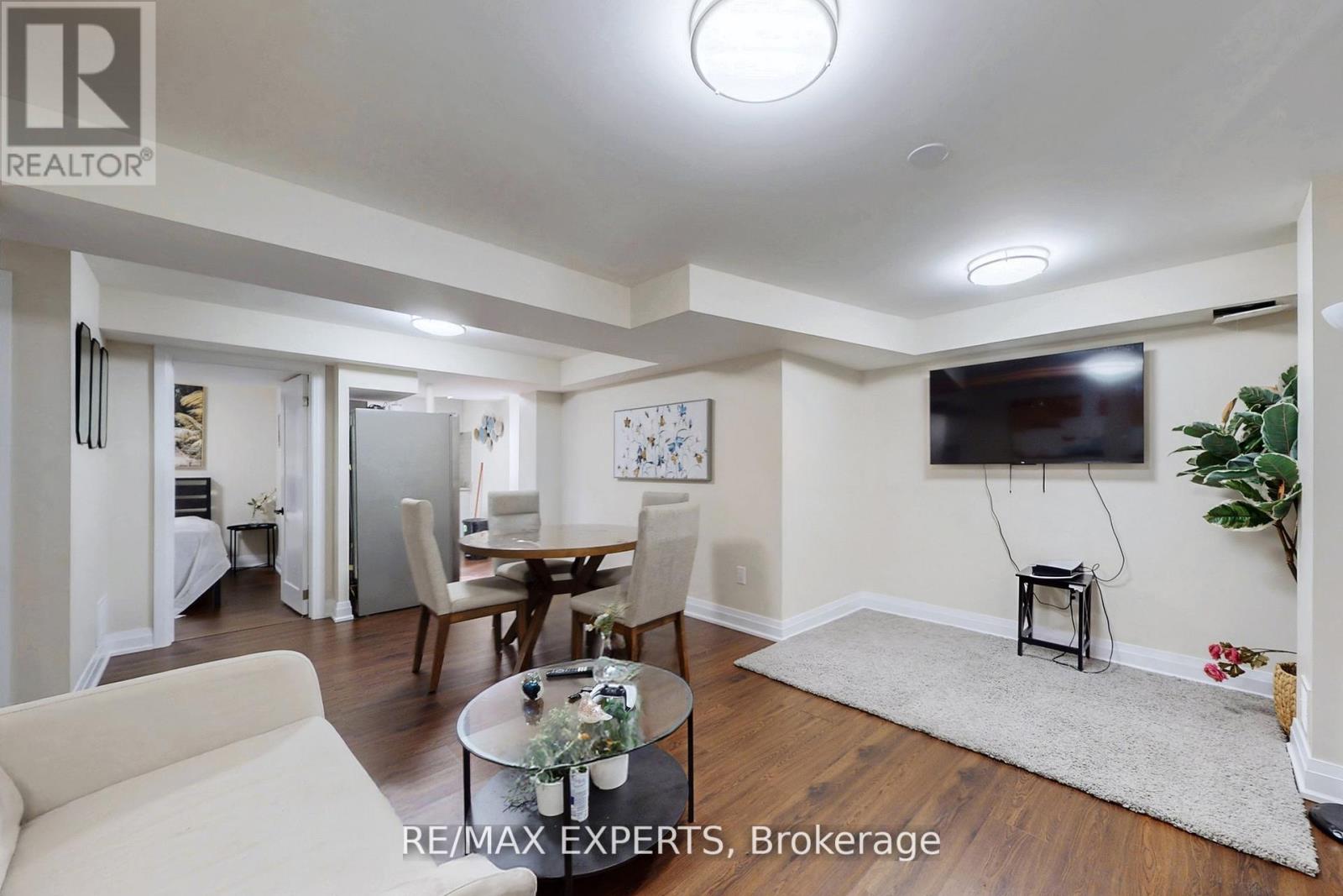 528 Fairview Road W, Mississauga, Ontario  L5B 3X1 - Photo 4 - W12476085